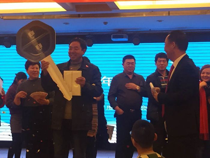 花蝶直播APP平台花蝶直播下载安装代理商抽到商务面包车及ipads