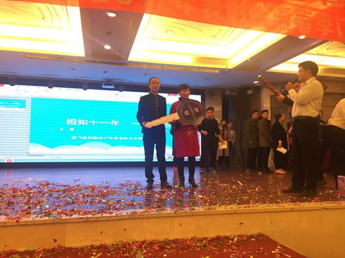 花蝶直播APP平台花蝶直播下载安装代理商抽到商务面包车